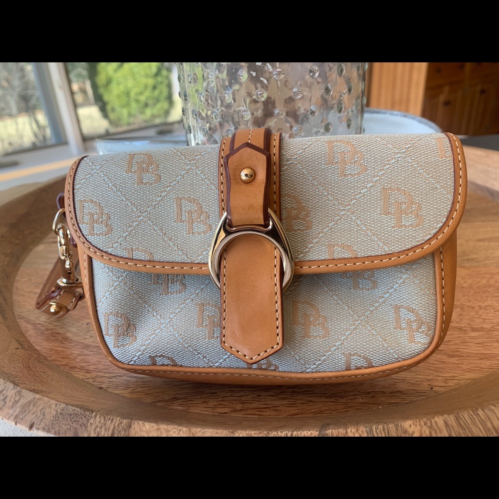 Dooney & Bourke wristlet